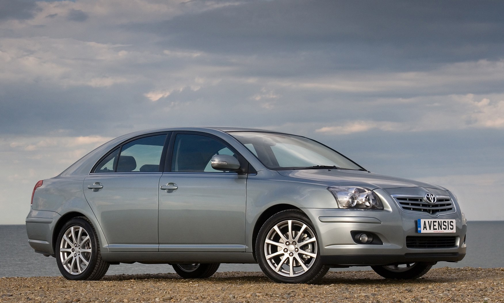 toyota avensis 2004 review